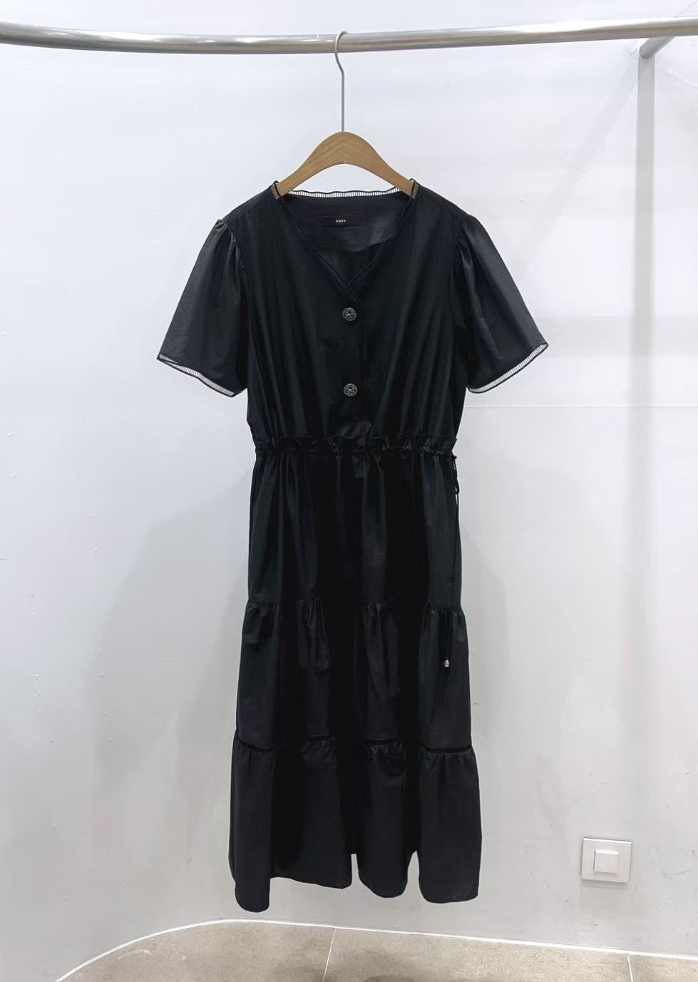 V領收腰顯瘦氣質蛋糕裙洋裝