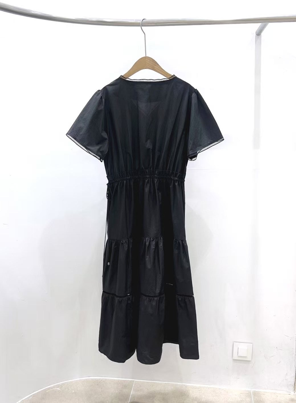 V領收腰顯瘦氣質蛋糕裙洋裝