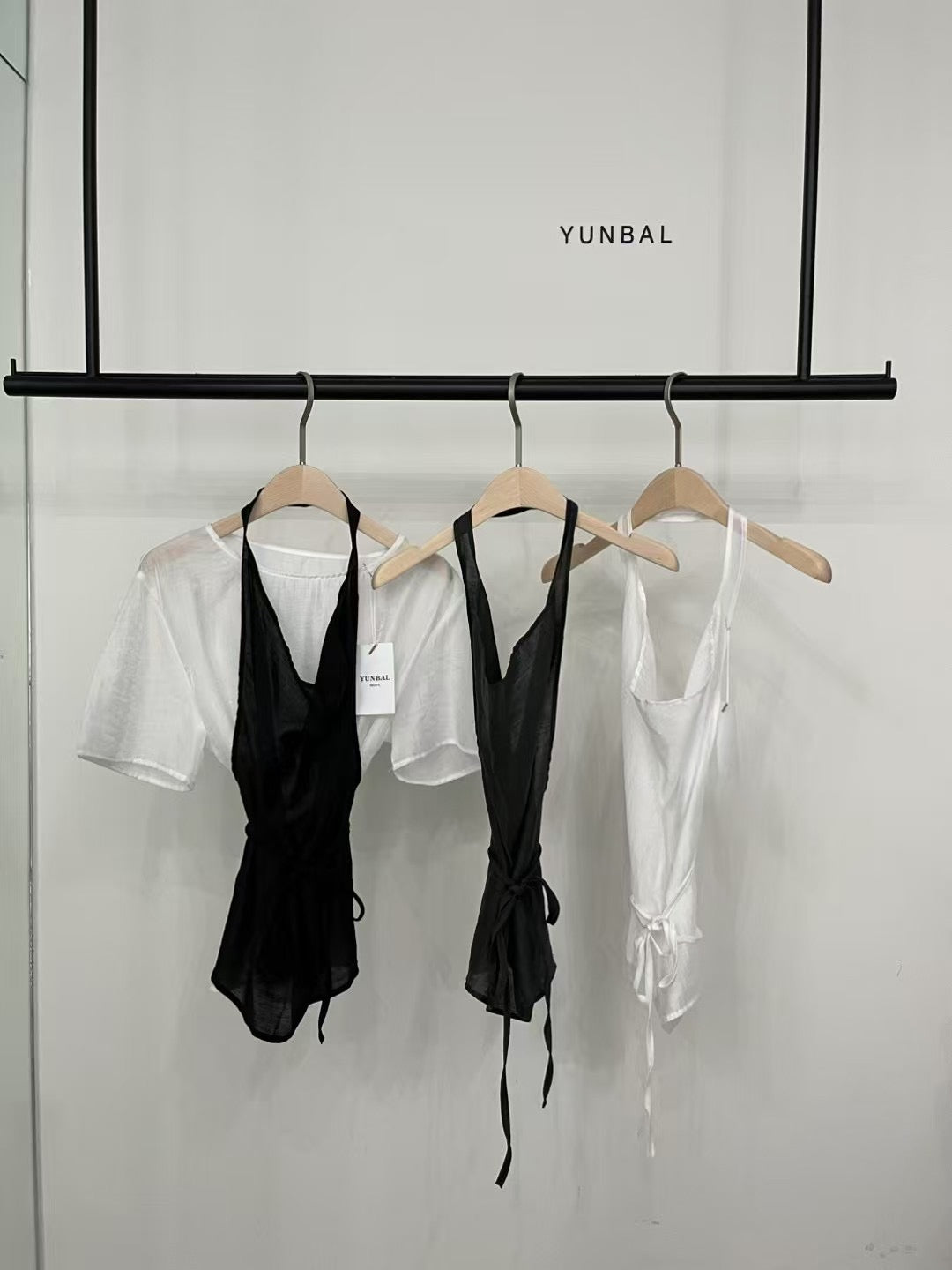 掛脖造型薄款短袖真兩件套裝(背心)