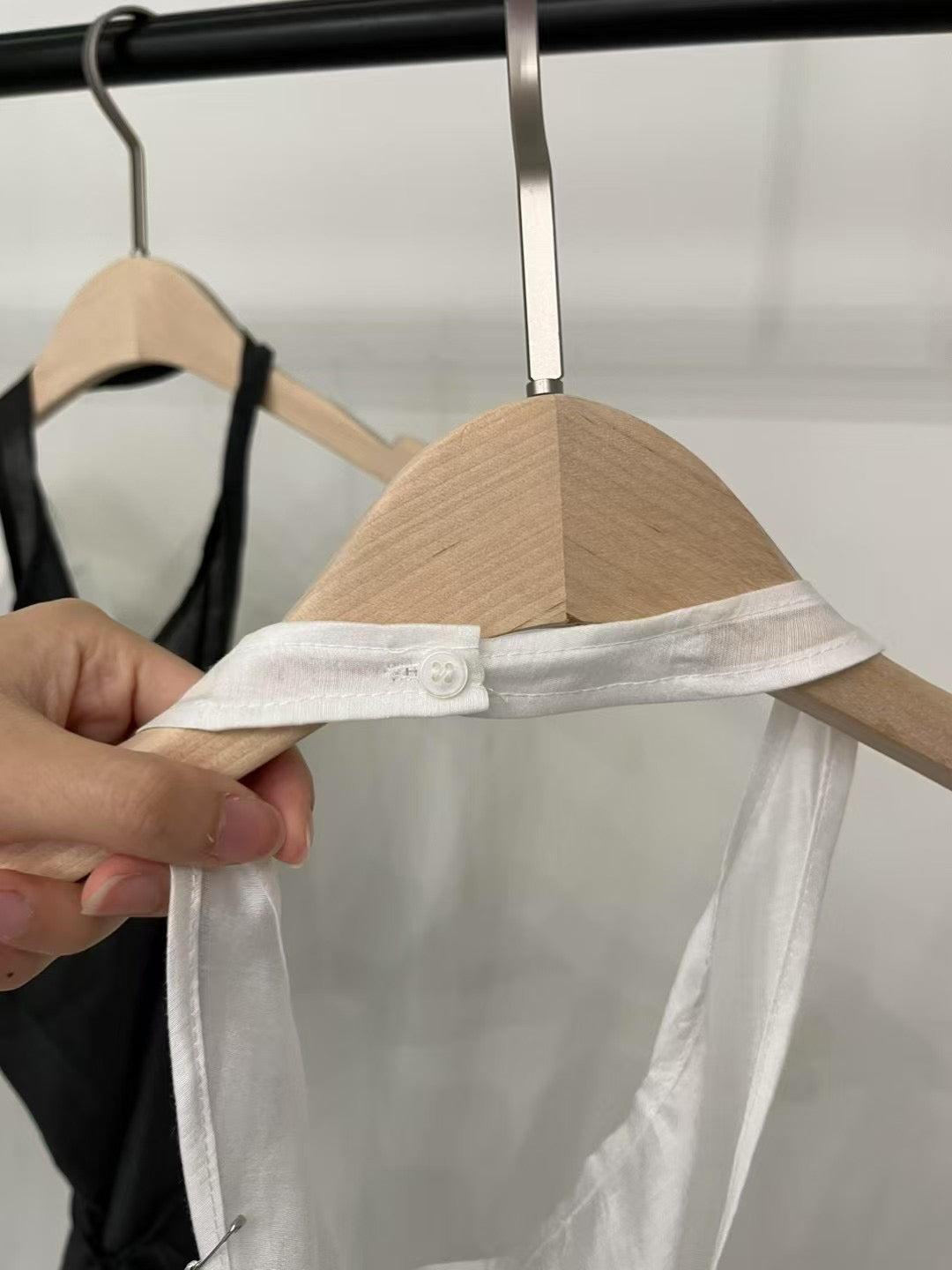 掛脖造型薄款短袖真兩件套裝(背心)