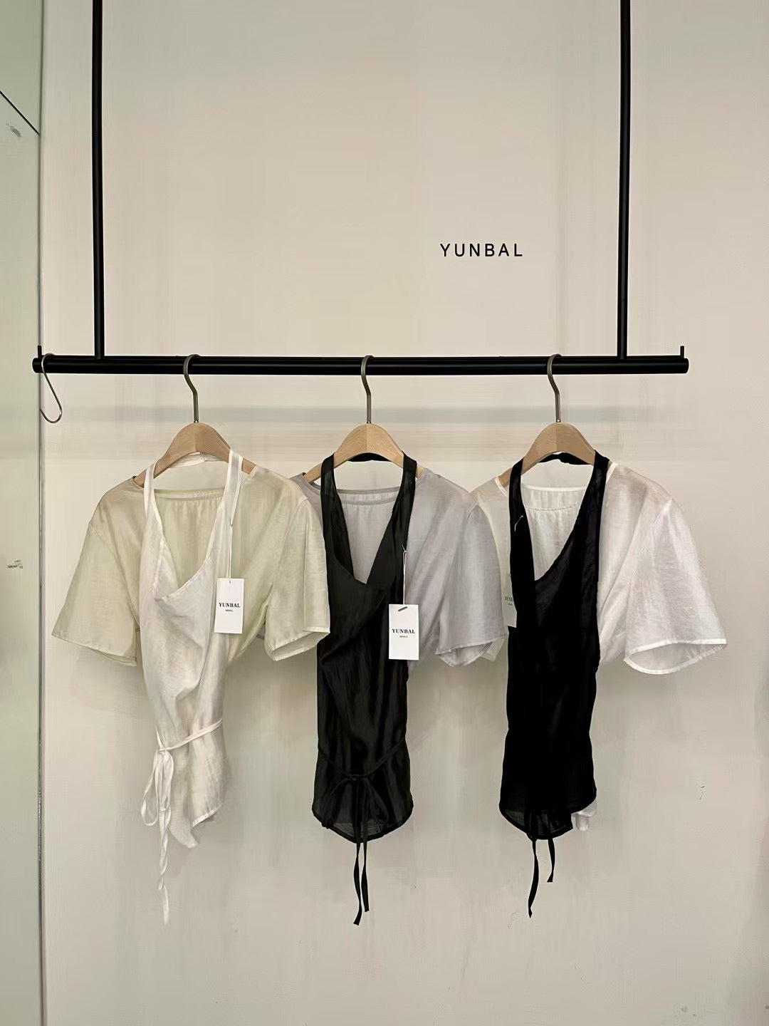 掛脖造型薄款短袖真兩件套裝(背心)