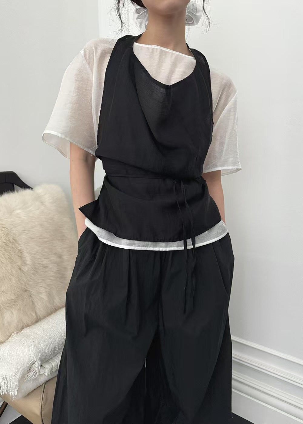 掛脖造型薄款短袖真兩件套裝(背心)