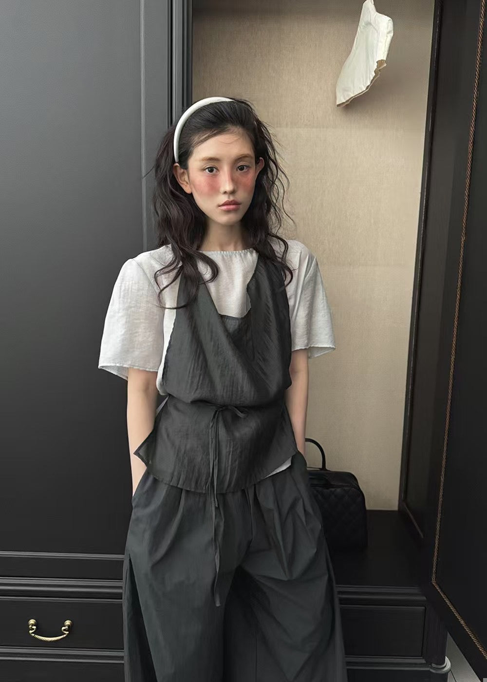 掛脖造型薄款短袖真兩件套裝(背心)