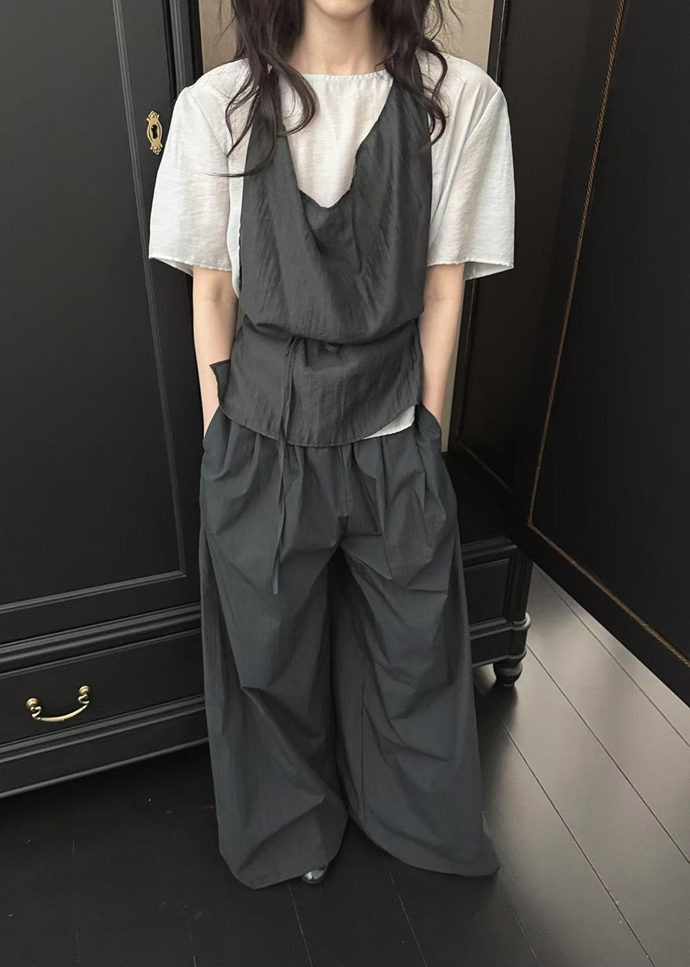 掛脖造型薄款短袖真兩件套裝(背心)