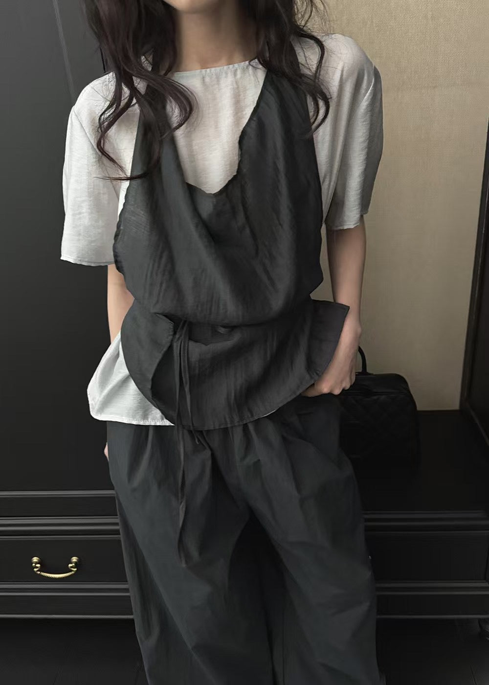 掛脖造型薄款短袖真兩件套裝(上衣)