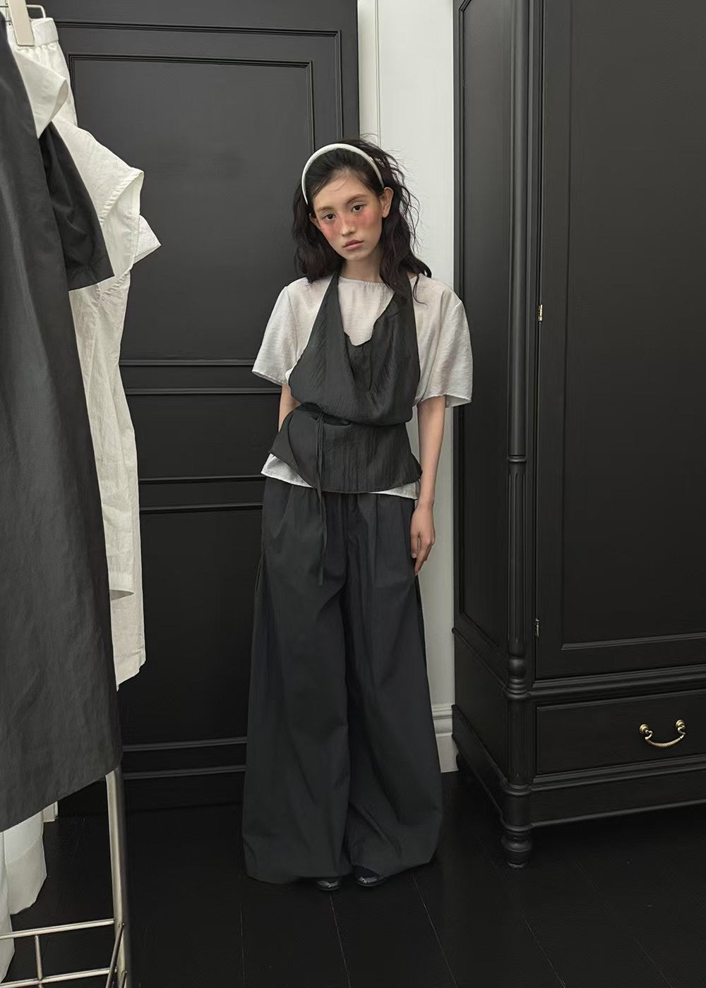 掛脖造型薄款短袖真兩件套裝(背心)