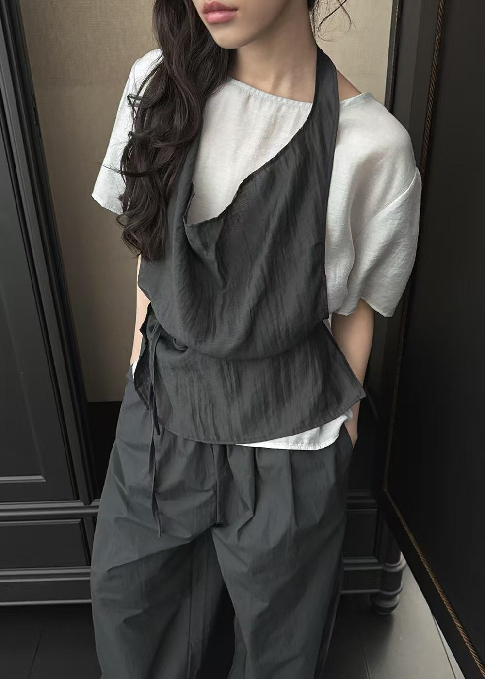 掛脖造型薄款短袖真兩件套裝(背心)