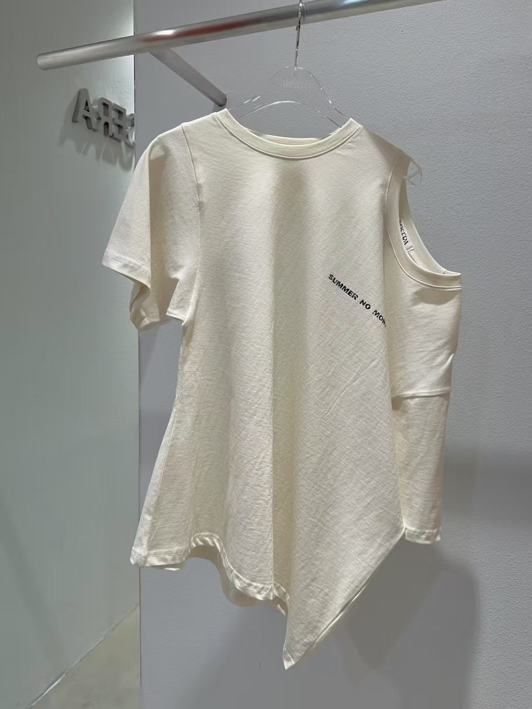 必收SUMMER露肩寬鬆造型T