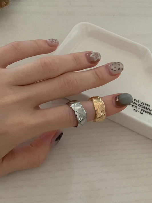 小香風寬版菱格紋開口戒