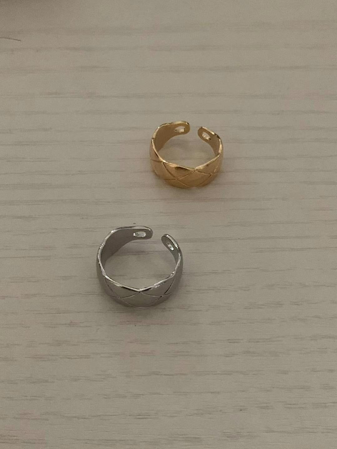 小香風寬版菱格紋開口戒